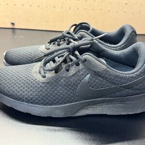Nike Tanjun Women’s Running Shoes Black Triple Black Size 10 (812655-002)